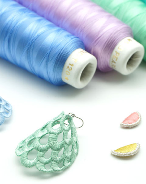 ツヅレ　写真　刺繍アクセサリー　刺繍糸