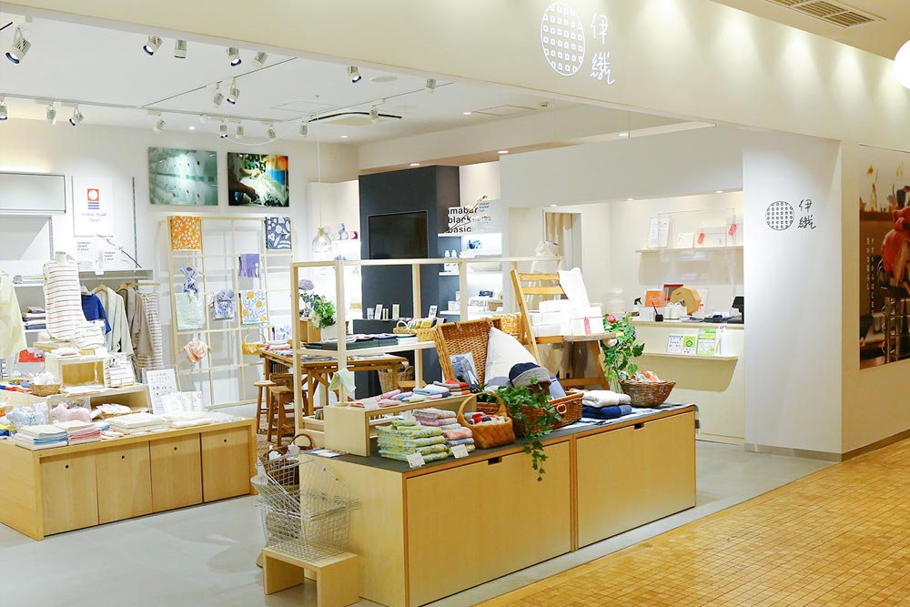 伊織　アトレ四谷店　店内